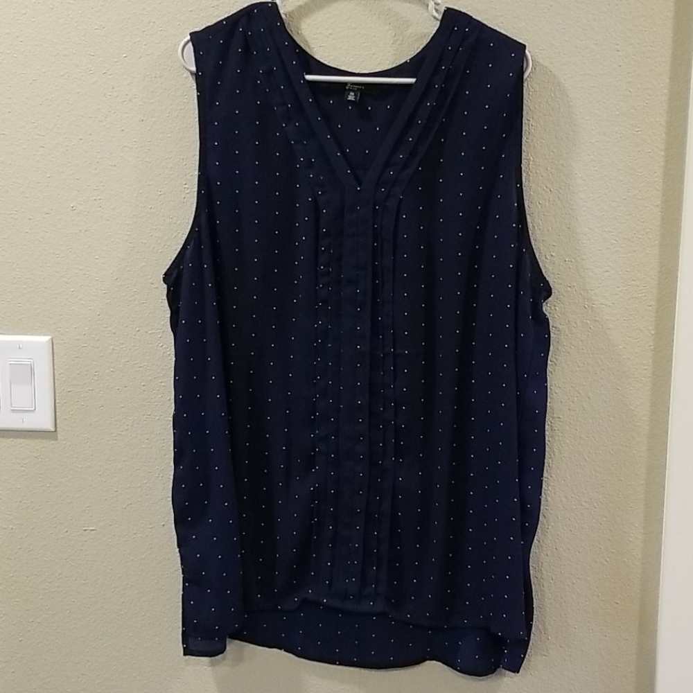 Like new Sleeveless blouse blue polka dots 2xl